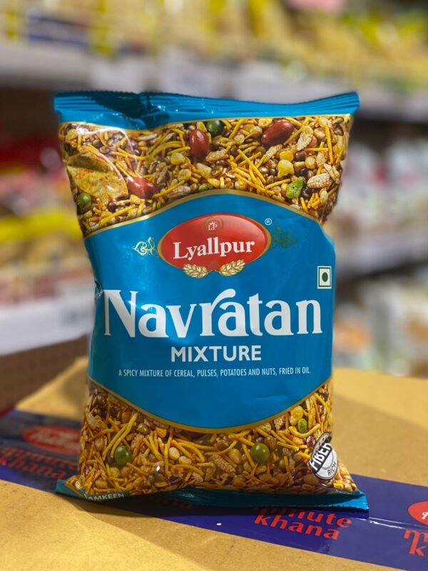 Lyallpur Navratan Mixture